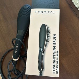 Foxy Bae Straightening Brush